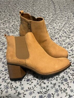 Women's Tan Suede Block Heel Chelsea Boot White Mountain